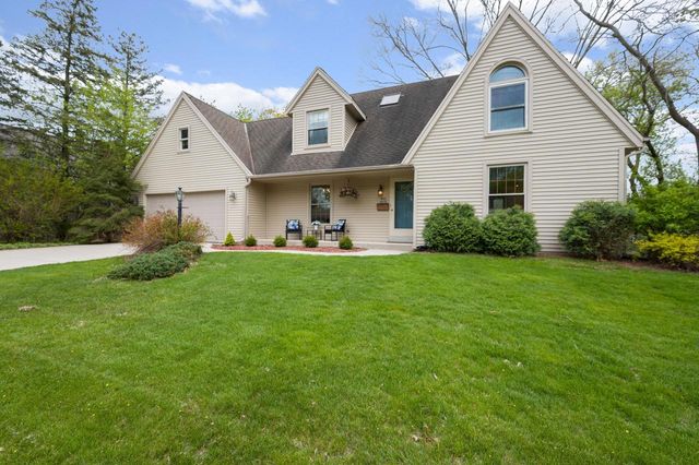 W52N618 Highland DRIVE, Cedarburg, WI 53012