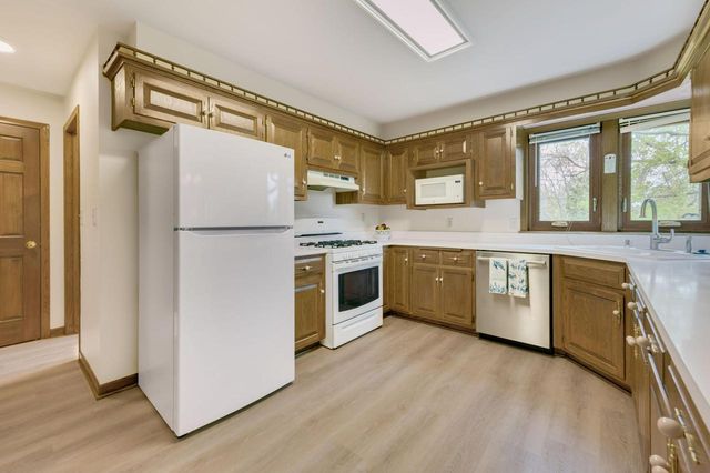 W52N618 Highland DRIVE, Cedarburg, WI 53012