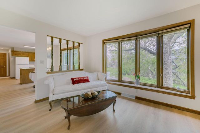 W52N618 Highland DRIVE, Cedarburg, WI 53012
