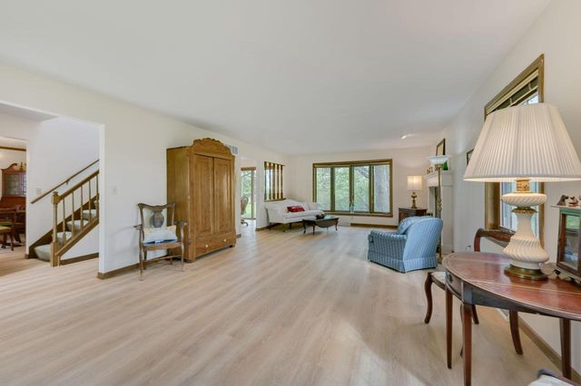 W52N618 Highland DRIVE, Cedarburg, WI 53012