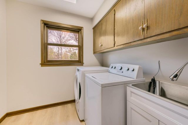 W52N618 Highland DRIVE, Cedarburg, WI 53012