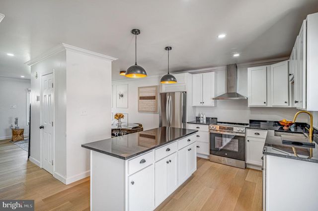 1325 BARNABY TER SE, Washington, DC 20032