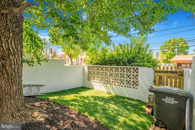 1325 BARNABY TER SE, Washington, DC 20032