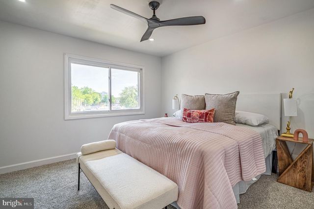 1325 BARNABY TER SE, Washington, DC 20032