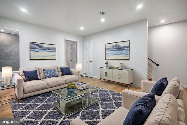 1325 BARNABY TER SE, Washington, DC 20032