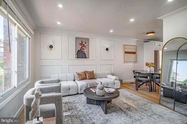 1325 BARNABY TER SE, Washington, DC 20032