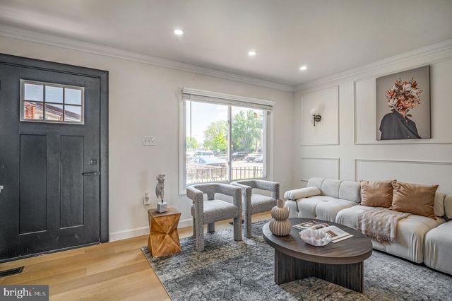 1325 BARNABY TER SE, Washington, DC 20032