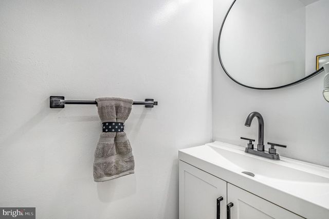 1325 BARNABY TER SE, Washington, DC 20032