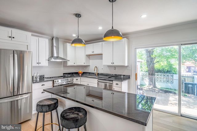 1325 BARNABY TER SE, Washington, DC 20032