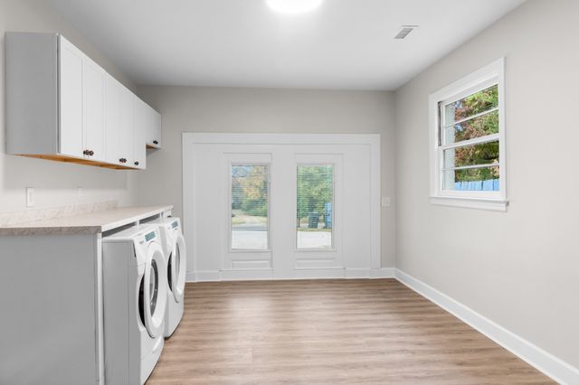 1215 Trotwood Ave, Columbia, TN 38401