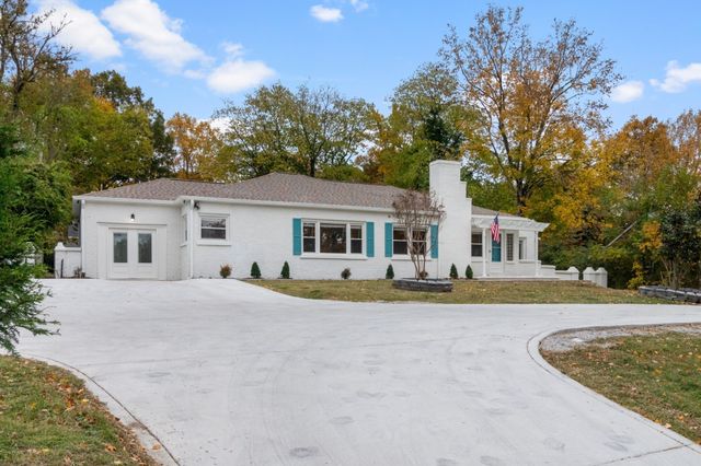 1215 Trotwood Ave, Columbia, TN 38401