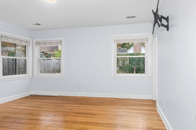 1215 Trotwood Ave, Columbia, TN 38401