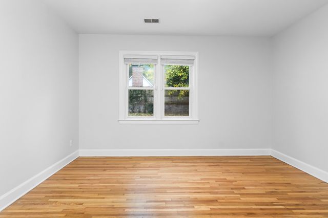 1215 Trotwood Ave, Columbia, TN 38401