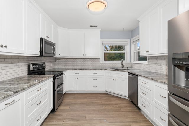 1215 Trotwood Ave, Columbia, TN 38401