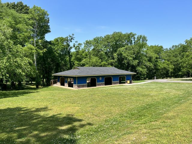 1215 Trotwood Ave, Columbia, TN 38401