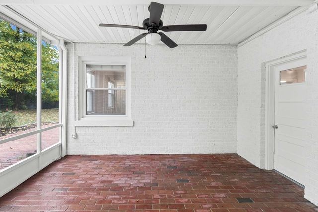 1215 Trotwood Ave, Columbia, TN 38401