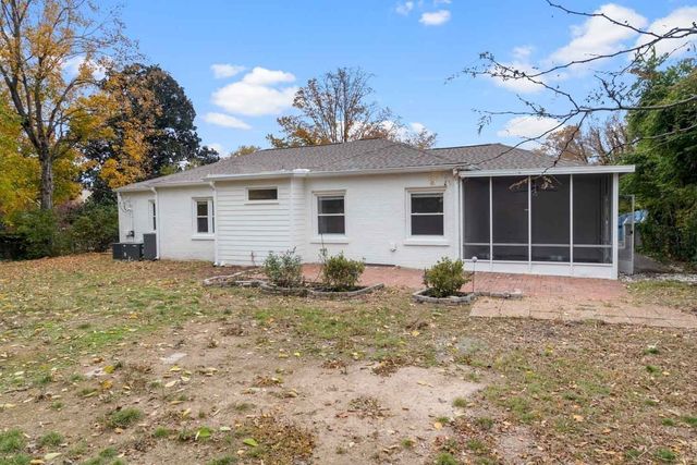 1215 Trotwood Ave, Columbia, TN 38401