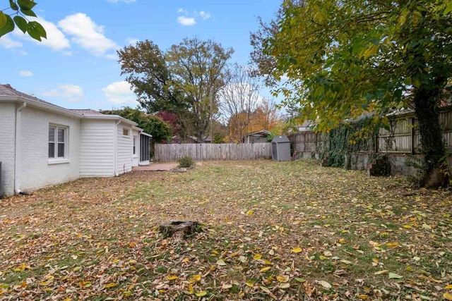 1215 Trotwood Ave, Columbia, TN 38401