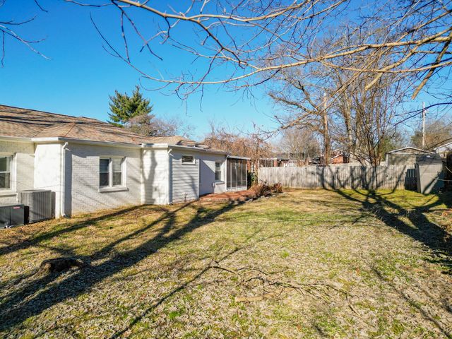 1215 Trotwood Ave, Columbia, TN 38401