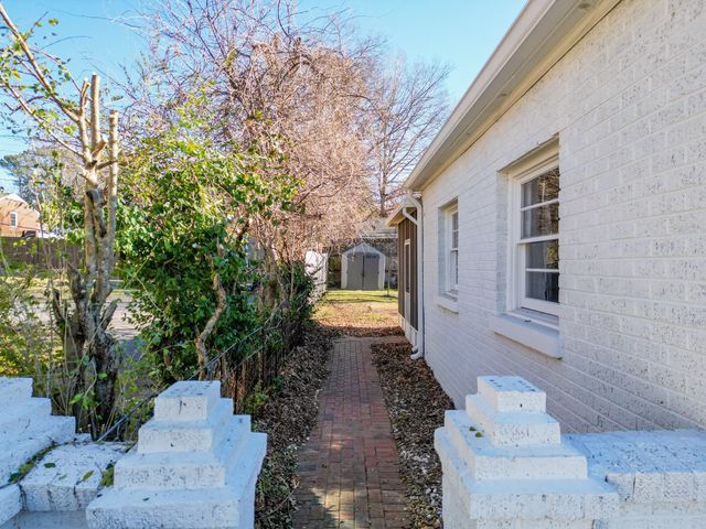 1215 Trotwood Ave, Columbia, TN 38401