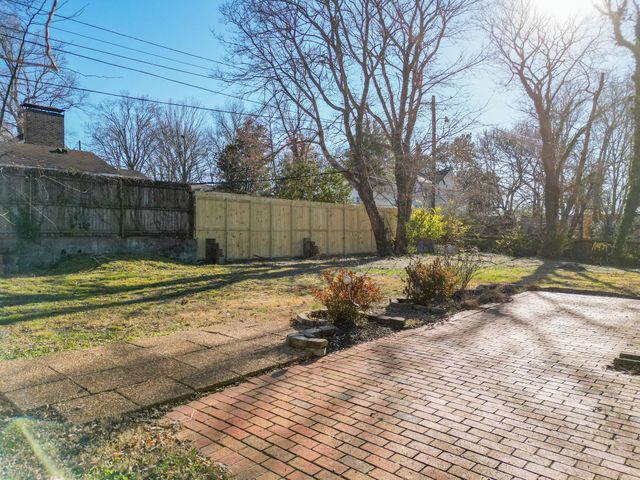 1215 Trotwood Ave, Columbia, TN 38401