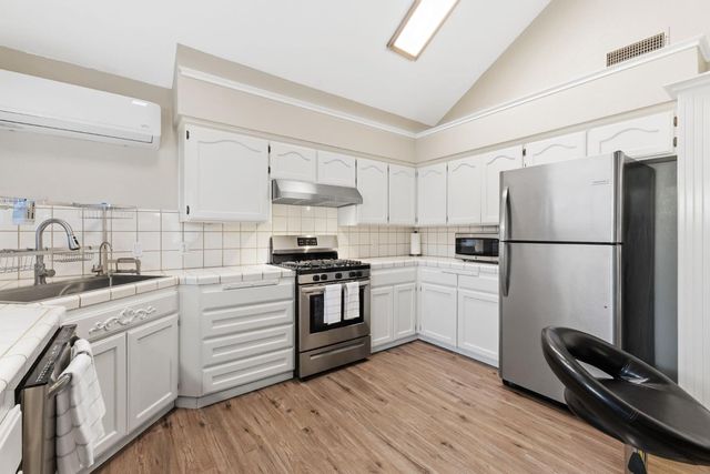 7572 N Millbrook Avenue, Fresno, CA 93720