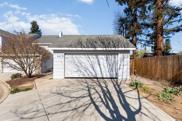 7572 N Millbrook Avenue, Fresno, CA 93720