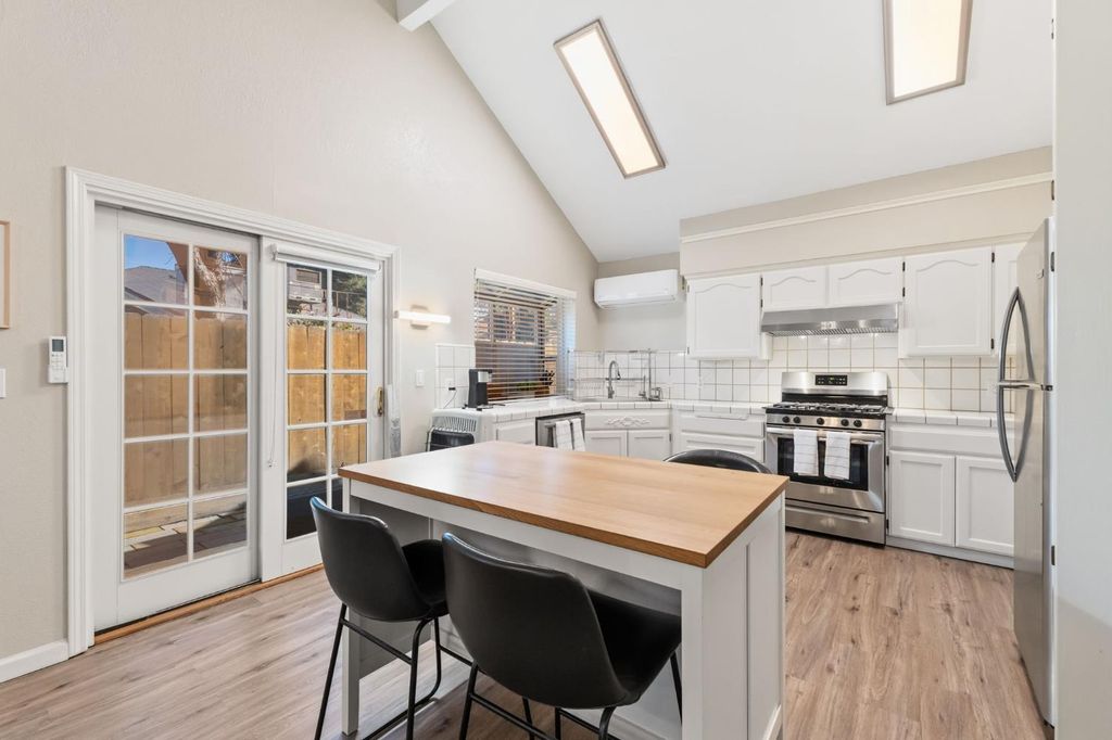 Image 10 of property listing at 7572 N Millbrook Avenue, Fresno, CA 93720