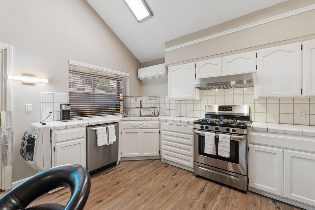 Image 13 of property listing at 7572 N Millbrook Avenue, Fresno, CA 93720