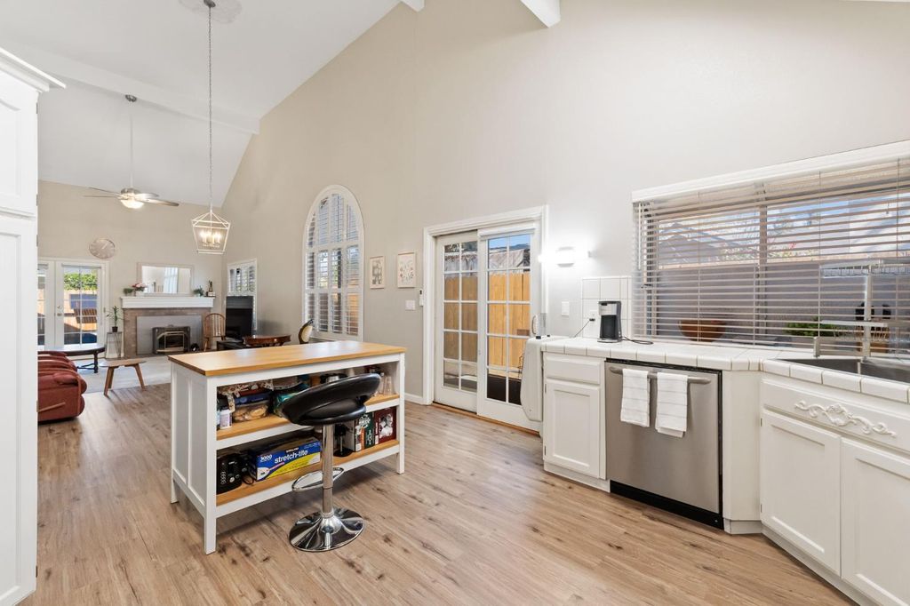 Image 14 of property listing at 7572 N Millbrook Avenue, Fresno, CA 93720