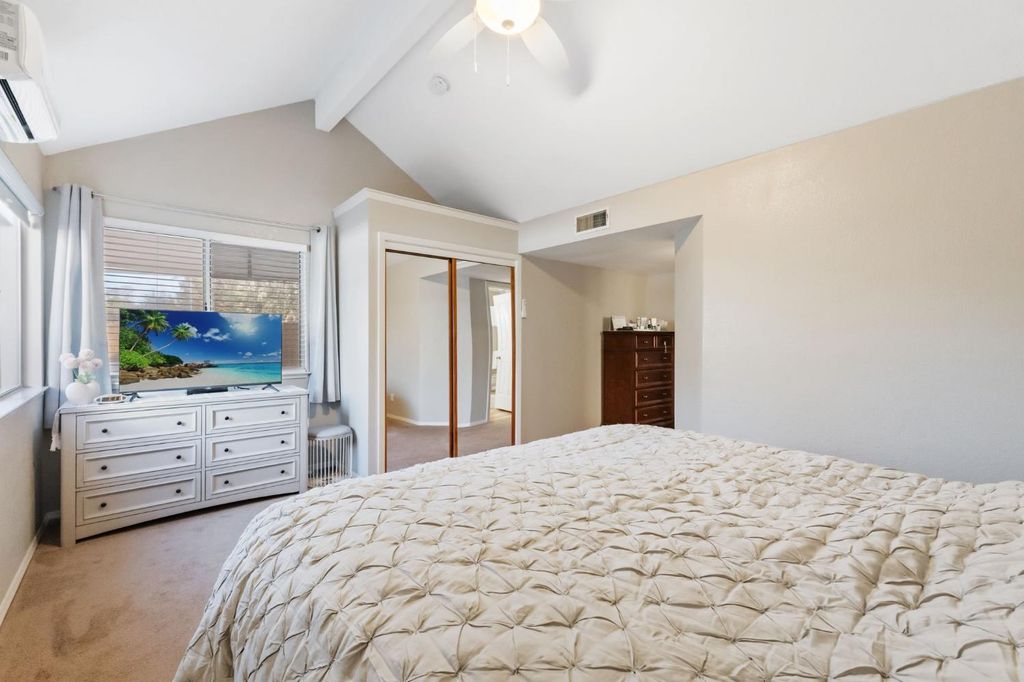 Image 17 of property listing at 7572 N Millbrook Avenue, Fresno, CA 93720