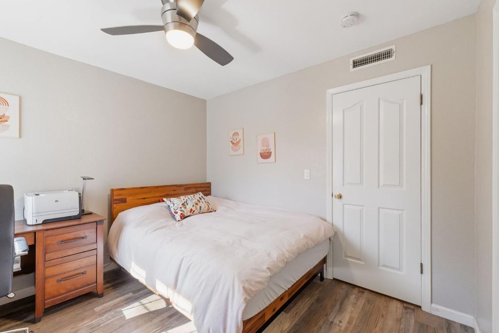 Image 22 of property listing at 7572 N Millbrook Avenue, Fresno, CA 93720