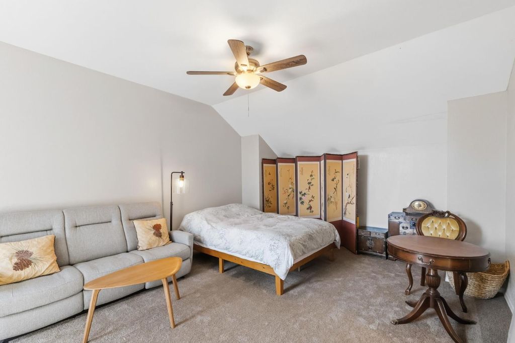 Image 23 of property listing at 7572 N Millbrook Avenue, Fresno, CA 93720