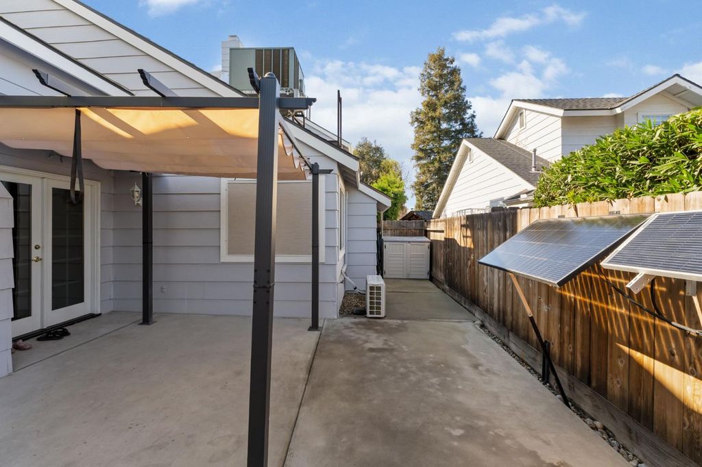 Image 25 of property listing at 7572 N Millbrook Avenue, Fresno, CA 93720