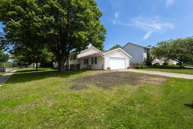 305 S 8th Street, Eldridge, IA 52748