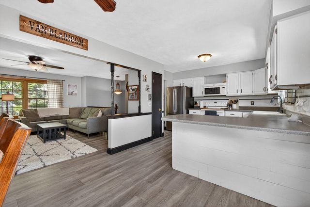 305 S 8th Street, Eldridge, IA 52748