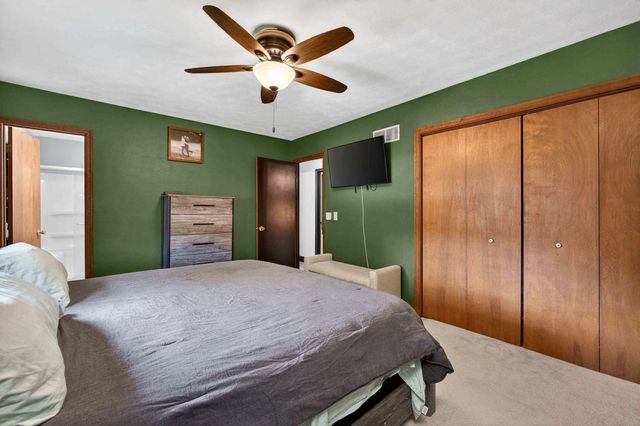 305 S 8th Street, Eldridge, IA 52748