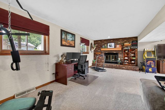 305 S 8th Street, Eldridge, IA 52748