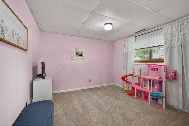 305 S 8th Street, Eldridge, IA 52748