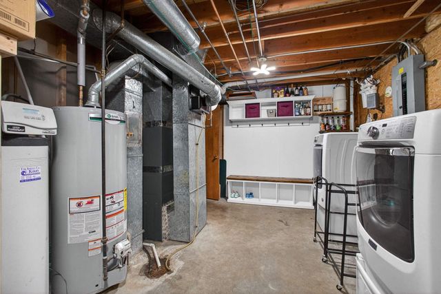 305 S 8th Street, Eldridge, IA 52748