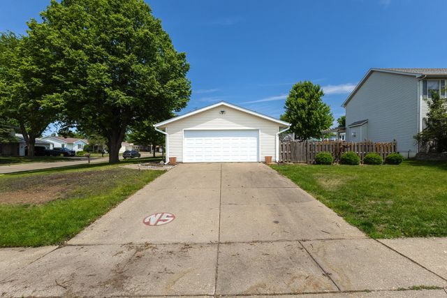305 S 8th Street, Eldridge, IA 52748