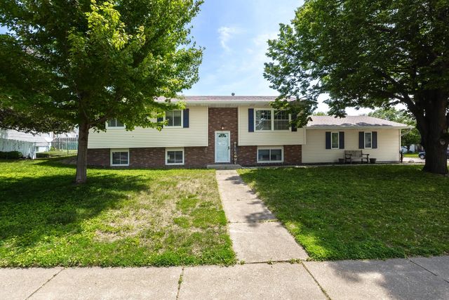 305 S 8th Street, Eldridge, IA 52748
