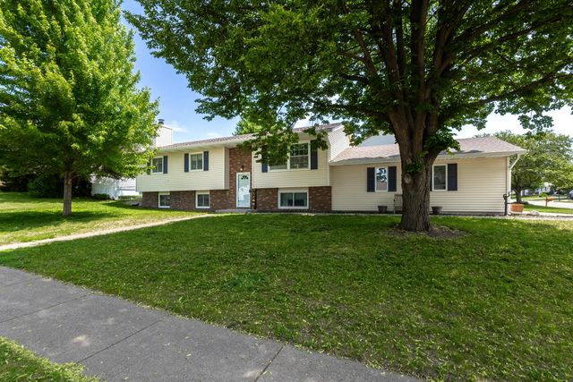 305 S 8th Street, Eldridge, IA 52748