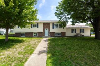 305 S 8th Street, Eldridge, IA 52748