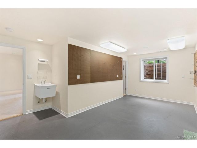 2425 Mesa Crest Grv, Colorado Springs, CO 80904