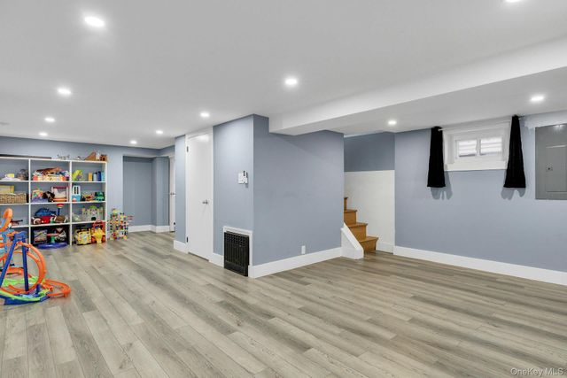 92-13 245th Street, Floral Park, NY 11001