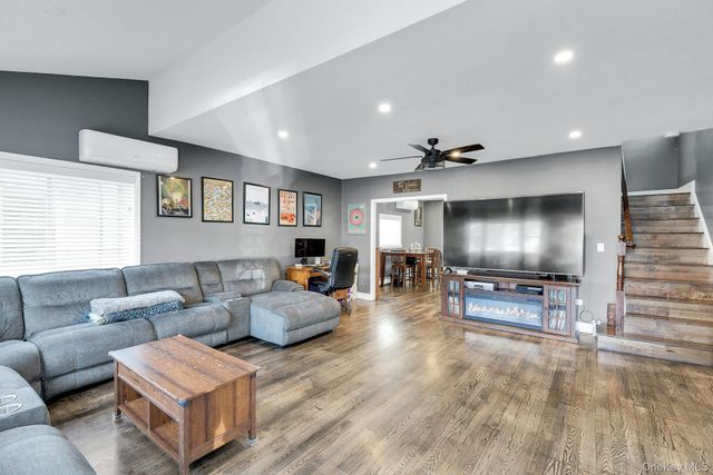 92-13 245th Street, Floral Park, NY 11001