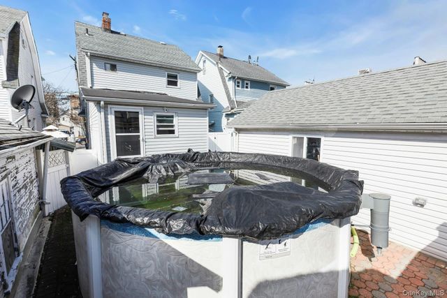 92-13 245th Street, Floral Park, NY 11001