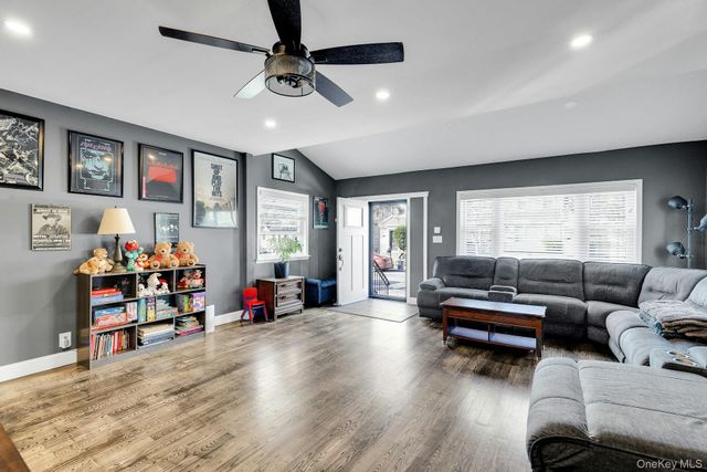 92-13 245th Street, Floral Park, NY 11001