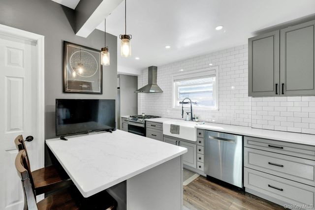 92-13 245th Street, Floral Park, NY 11001